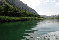 La rivière Cetina en Croatie. Le cours inférieur de la Cetina. Cliquer pour agrandir l'image.