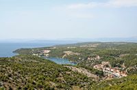 Le village de Bobovišća na moru, île de Brač en Croatie. Le port de Bobovišća. Cliquer pour agrandir l'image.