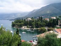 Le village de Cavtat en Croatie. La presqu'île Saint-Étienne à Cavtat. Cliquer pour agrandir l'image. Le village de Cavtat en Croatie. La presqu'île Saint-Étienne à Cavtat. Cliquer pour agrandir l'image.