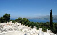 Le village de Cavtat en Croatie. Vue depuis le cimetière. Cliquer pour agrandir l'image.