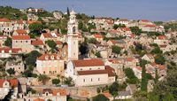 Le village de Ložišća, île de Brač en Croatie. Le village (auteur Honza Beran). Cliquer pour agrandir l'image.