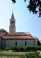 Le village de Povlja, île de Brač en Croatie. L'église Saint-Jean-Baptiste. Cliquer pour agrandir l'image.