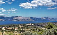 Le village de Škrip, île de Brač en Croatie. Le village de Škrip vu depuis Donji Humac. Cliquer pour agrandir l'image.