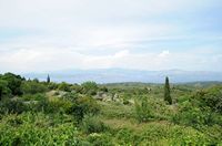 Le village de Škrip, île de Brač en Croatie. La côte vue depuis le village de Škrip. Cliquer pour agrandir l'image.