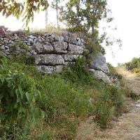 Le village de Škrip, île de Brač en Croatie. Muraille illyrienne. Cliquer pour agrandir l'image.