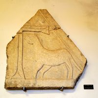 Flachrelief frühchristliche, das ein Lamm darstellt. Klicken, um das Bild zu vergrößern.
