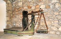 Le village de Škrip, île de Brač en Croatie. Balance agricole au Musée de Brač. Cliquer pour agrandir l'image.