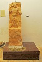 Flachrelief, das Herkules vertritt. Klicken, um das Bild zu vergrößern.