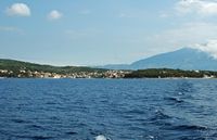 Le village de Sumartin, île de Brać en Croatie. L'entrée du port. Cliquer pour agrandir l'image.