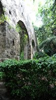 Le village de Trsteno en Croatie. Aqueduc. Cliquer pour agrandir l'image.