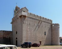 Le village de Vrboska, île de Hvar en Croatie. L'église Sainte-Marie (auteur Samuli Lintula). Cliquer pour agrandir l'image.
