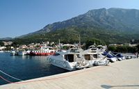 La ville de Baška Voda en Croatie. Port. Cliquer pour agrandir l'image.