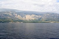La ville de Baška Voda en Croatie. Le Biokovo dominant Baška Voda. Cliquer pour agrandir l'image.