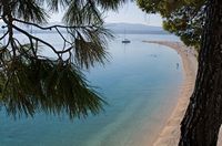 Der Strand von Zlatni Rat (Autor Hedwig Storch). Klicken, um das Bild zu vergrößern.