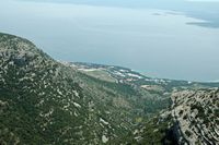 La ville de Bol, île de Brač, en Croatie. Bol vue depuis Vidova Gora. Cliquer pour agrandir l'image.