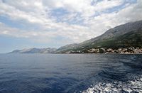 La ville de Brela en Croatie. Côte au nord de Brela. Cliquer pour agrandir l'image.