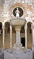 Franziskanisches Kloster, Brunnen Kloster franziskanisches Kloster. Klicken, um das Bild zu vergrößern.