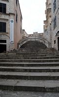 La ville close de Dubrovnik en Croatie. Quartier des Jésuites. La Scalinata, l'escalier des Jésuites. Cliquer pour agrandir l'image.