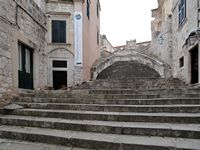 La ville close de Dubrovnik en Croatie. Quartier des Jésuites. La Scalinata, l'escalier des Jésuites. Cliquer pour agrandir l'image.