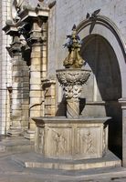 La ville close de Dubrovnik en Croatie. Quartier de la Loge. Petite fontaine onofrio. Cliquer pour agrandir l'image.