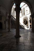 Atrium des Palastes des Rektors. Klicken, um das Bild zu vergrößern.
