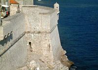 Les fortifications de Dubrovnik en Croatie. Fortifications maritimes. Bastion Saint-Étienne. Cliquer pour agrandir l'image.
