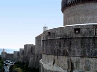 Les fortifications de Dubrovnik en Croatie. Fortifications du nord. Les remparts nord de Dubrovnik. Cliquer pour agrandir l'image. Les fortifications de Dubrovnik en Croatie. Fortifications du nord. Les remparts nord de Dubrovnik. Cliquer pour agrandir l'image.