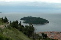 Les fortifications de Dubrovnik en Croatie. Fortifications du nord. L'île de Lokrum vue depuis le Mont Saint Serge. Cliquer pour agrandir l'image.