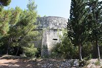 La ville de Hvar, île de Hvar en Croatie. Le fort Batterie près de Hvar (auteur Schorle). Cliquer pour agrandir l'image.