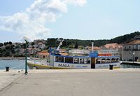 La ville de Jelsa, île de Hvar en Croatie. Bateau d'excursion depuis Baska Voda. Cliquer pour agrandir l'image.
