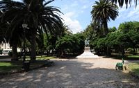 La ville de Jelsa, île de Hvar en Croatie. Statue du capitaine Dubokovic. Cliquer pour agrandir l'image.