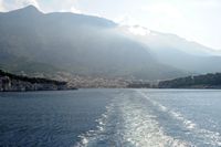 La ville de Makarska en Croatie. Makarska vue depuis la mer. Cliquer pour agrandir l'image.