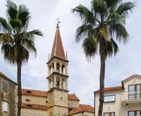 La ville de Milna, île de Brač en Croatie. L'église de l'Annonciation (auteur Kelovy). Cliquer pour agrandir l'image.
