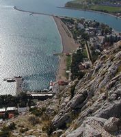 The estuary of Cetina with Omis (author Zoran Knez). Click to enlarge the image.