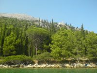 La ville d'Orebić, presqu'île de Pelješac en Croatie. Couvent franciscain. Cliquer pour agrandir l'image.