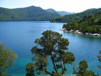 La ville de Polače, île de Mljet en Croatie. Le grand lac. Cliquer pour agrandir l'image.
