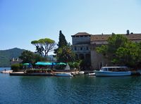 La ville de Polače, île de Mljet en Croatie. Couvent Sainte-Marie. Cliquer pour agrandir l'image.