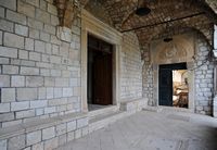La ville de Polače, île de Mljet en Croatie. Monastère Sainte-Marie. Cliquer pour agrandir l'image.