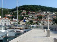 La ville de Pučišća, île de Brač en Croatie. Le port (auteur Vibor Mulic). Cliquer pour agrandir l'image.