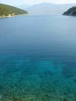 La ville de Pučišća, île de Brač en Croatie. La baie (auteur Vibor Mulic). Cliquer pour agrandir l'image.