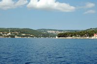 La ville de Selca, île de Brač en Croatie. Selca vue depuis la mer. Cliquer pour agrandir l'image.