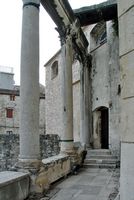 Le portique de la cathédrale de Split. Cliquer pour agrandir l'image.