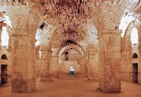 La ville de Split en Croatie. Le palais de Dioclétien. Les caves du Palais de Dioclétien (auteur Alecconnell). Cliquer pour agrandir l'image.