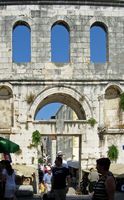 The Silver Gate of the Palace of Diocletian (author Samuli Lintula). Click to enlarge the image.