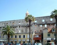 The wall of the south of the Palace of Diocletian (author J.P. Néri). Click to enlarge the image.