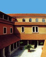 La ville de Split en Croatie. Le cloître du couvent franciscain de Split. Cliquer pour agrandir l'image.