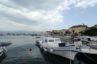 La ville de Supetar, île de Brač en Croatie. Le port de Supetar. Cliquer pour agrandir l'image.