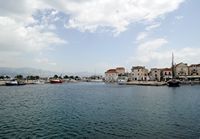 La ville de Supetar, île de Brač en Croatie. Le front de mer. Cliquer pour agrandir l'image.