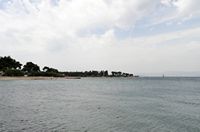 La ville de Supetar, île de Brač en Croatie. Le cap Saint-Nicolas. Cliquer pour agrandir l'image.