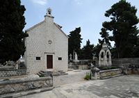 La ville de Supetar, île de Brač en Croatie. La chapelle Saint-Nicolas. Cliquer pour agrandir l'image.
